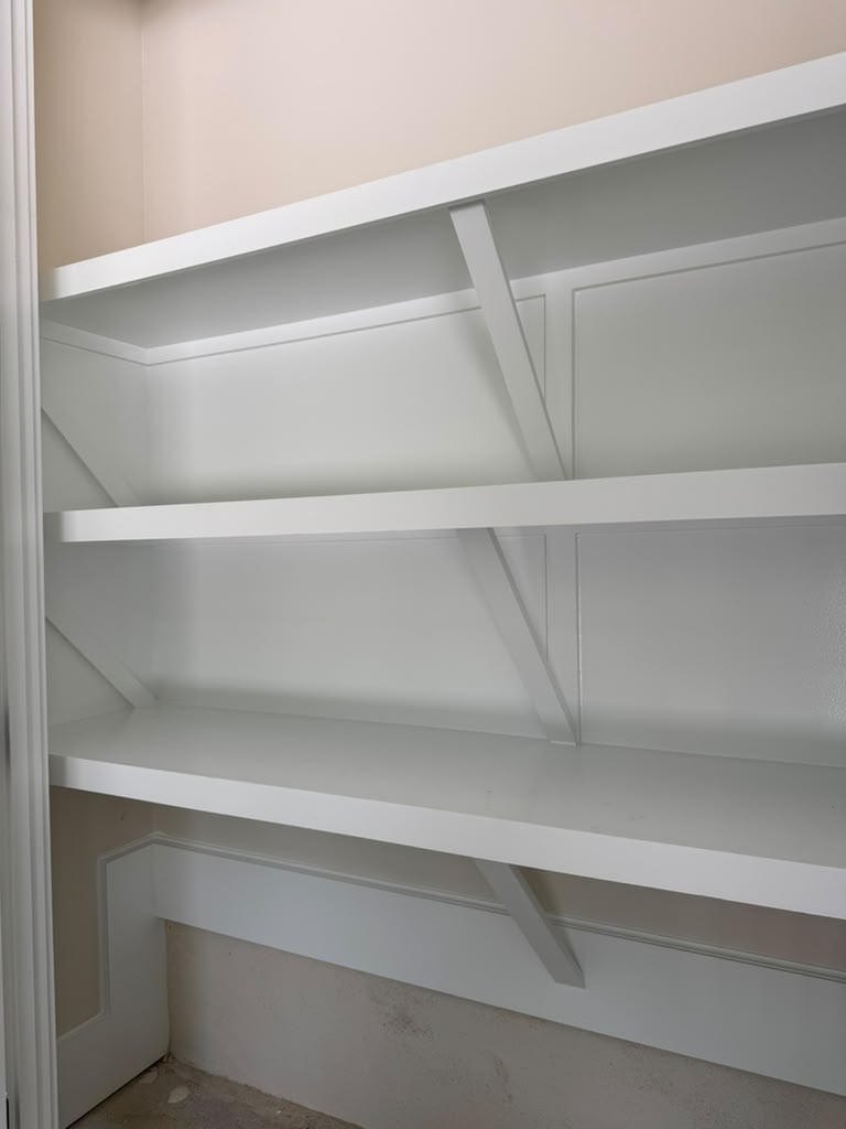Closet shelving